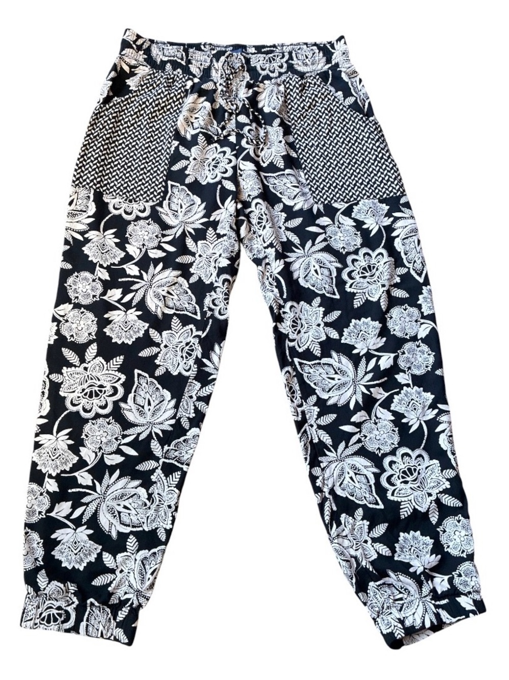 American Eagle Women's Black & White Floral Lounge Pants